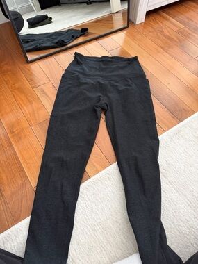 Beyond Yoga Leggings - size small